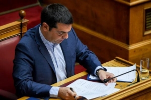 Ο Τσίπρας σχεδιάζει επανίδρυση ως απάντηση στη διάσπαση