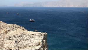 Αμερικανικό πολεμικό πλοίο απομακρύνθηκε μετά από ιρανική προειδοποίηση για επίθεση στα Στενά του Ορμούζ