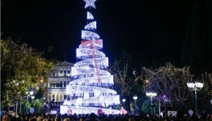Δέκα συν ένα: Τα πιο εντυπωσιακά χριστουγεννιάτικα δέντρα του 2017