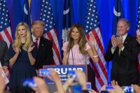 H κυρία Τραμπ δεν εγκρίνει τον τόνο του συζύγου της, αλλά... «ενήλικας είναι»