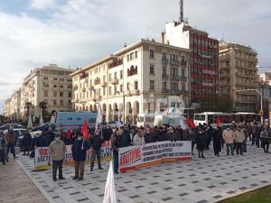 Θεσσαλονίκη – Συγκέντρωση συνταξιούχων: Να αποδοθούν τα αναδρομικά και η 13η σύνταξη (pics &amp; vid)