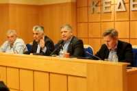 ΚΕΔΕ: Αν δεν υπάρξουν λύσεις, η αυτοδιοίκηση θα σηκώσει το «γάντι»