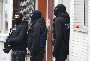 Πυροβολισμοί και ανθρωποκυνηγητό υπόπτων στο Βέλγιο
