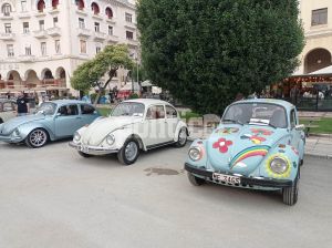 Θεσσαλονίκη: Μια άλλη εποχή θυμίζει η πλατεία Αριστοτέλους – Γέμισε με “σκαραβαίους” (ΦΩΤΟ)