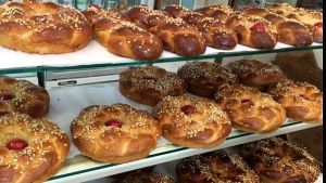 Υποτονική η κίνηση στα αρτοποιεία, σταθερές οι τιμές των τσουρεκιών