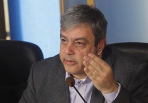 Βερναρδάκης: Μειώσεις μισθών δεν πρόκειται να γίνουν
