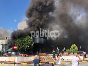 ΤΩΡΑ (live): Μεγάλη φωτιά σε εμπορικό κατάστημα στην Πυλαία Θεσσαλονίκης (vid &amp; pics)