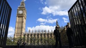 Το Λονδίνο προσθέτει άλλα 26 ονόματα στον κατάλογο με τις κυρώσεις στη Ρωσία