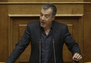 Σύσκεψη πολιτικών αρχηγών ζήτησε ο Θεοδωράκης