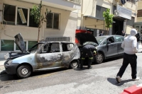 Φωτιά σε επτά αυτοκίνητα στα Πετράλωνα