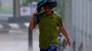 Ισπανία: Σφοδρές βροχοπτώσεις προκαλούν κόκκινο συναγερμό σε νότιες και ανατολικές περιοχές