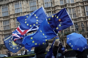 <div>Brexit: Εγκρίθηκε η έναρξη του β' γύρου διαπραγματεύσεων</div>