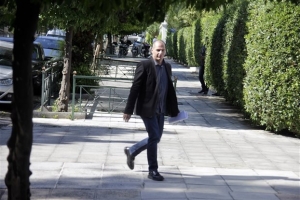 Βαρουφάκης σε Κασιδιάρη:Ησασταν στη φυλακή για εγκληματικές πράξεις