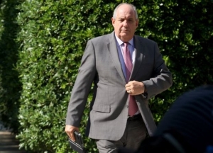 Τέρενς Κουίκ: «Kάποιοι ονειρεύονται πραξικοπήματα»