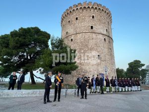 Απουσία της ΠτΔ η τελετή έπαρσης της σημαίας στον Λευκό Πύργο (pics &amp; vids)