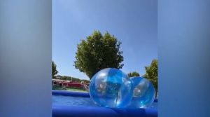 Σκηνές τρόμου σε φεστιβάλ: Ο αέρας σήκωσε φουσκωτή μπάλα με έναν 9χρονο μέσα (BINTEO)