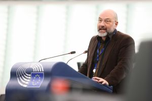 Σ. Αρναούτογλου: «Η Θεσσαλονίκη χάνει πτήσεις και η Κυβέρνηση… πετάει χαρταετό»