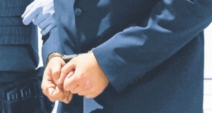 Στον ανακριτή ο 34χρονος που έπνιξε τον πατέρα του ανήμερα Χριστούγεννα