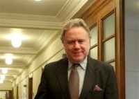 Ο υπουργός κόβει συντάξεις, οι πρώην συνεργάτες διεκδικούν αυξήσεις