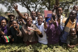 Τζον Μούκουμ Μμπάκου: «Διαφθορά και αυταρχικές κυβερνήσεις εμποδίζουν την ανάπτυξη της Αφρικής»