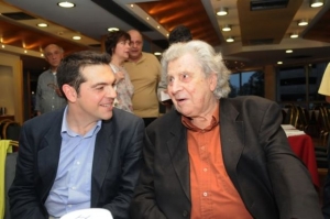 Με τον Αλέξη Τσίπρα θα συναντηθεί την Τρίτη ο Μίκης Θεοδωράκης