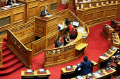 Βουλή: Χτυπάει κόκκινο η αντιπαράθεση