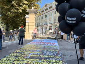 Θεσσαλονίκη: Πορεία υγειονομικών ενόψει ΔΕΘ – Ρεκόρ θανάτων και νοσηλειών το καλοκαίρι του 2022 (pics &amp; vid)