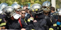 Έξω από τη Βουλή εκατοντάδες πυροσβέστες