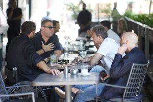 Ο Κυρ. Μητσοτάκης για καφέ στο κέντρο της Θεσσαλονίκης