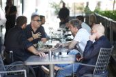 Ο Κυρ. Μητσοτάκης για καφέ στο κέντρο της Θεσσαλονίκης