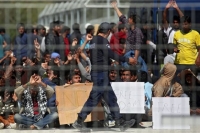 Ελεύθεροι αφήνονται πρόσφυγες και μετανάστες από κλειστές δομές