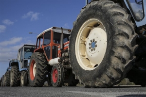 Με άμυνα «ζώνης» περιμένει τους αγρότες η αστυνομία στην Αθήνα