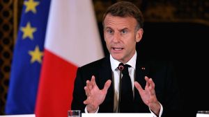 Μακρόν: «Οι επόμενες ώρες είναι κρίσιμες για την ειρηνική σταθερότητα στη Μέση Ανατολή»