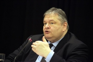 Βενιζέλος: Στριμωγμένη με την πλάτη στον τοίχο η χώρα