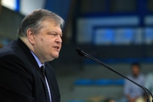 Βενιζέλος: Ο μοιραίος Τσίπρας ζητά «όχι» στο ιστορικό κεκτημένο της χώρας