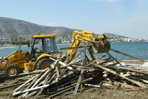 Συνεργασία υπουργείων Οικονομικών και Ναυτιλίας σε θέματα αιγιαλού