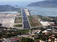 Αντιδράσεις στο αεροδρόμιο Κέρκυρας κατά τους ελέγχους του ΤΑΙΠΕΔ