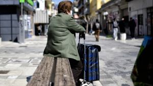 Κορονοϊός: Η υφασμάτινη μάσκα πάνω από χειρουργική παρέχει 80% περισσότερη προστασία