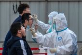 Κίνα: Νοσοκομείο της Σαγκάης προειδοποιεί για «τραγική μάχη» με το νέο κύμα κορονοϊού
