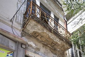 Πρέπει να πέσει στο κεφάλι κάποιου για να κινηθούν οι αρμόδιοι;