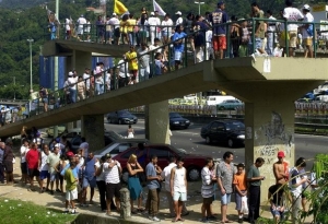 Πρώτη πράξη της μάχης για την προεδρία στη Βραζιλία, μπροστά η Ρούσεφ