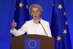 Pfizergate: Νέες αποκαλύψεις για τα μηνύματα Φον ντερ Λάιεν και Μπουρλά από την Κομισιόν