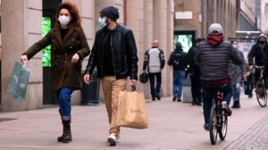 Δεν «χαρίζει κάστανα» η Ιταλία στους ανεμβολίαστους – Εώς και 1000 ευρώ τα πρόστιμα
