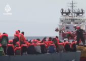 Ιταλία: “Πράσινο φως” στο Ocean Viking να αποβιβάσει στη Σικελία 572 διασωθέντες (vid)