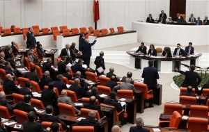 Τουρκία: Σε ρινγκ μετατράπηκε η Εθνοσυνέλευση - 5 τραυματίες