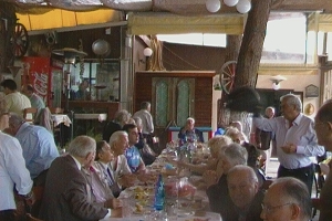 Τα πηλίκια, οι ποδιές και η Ωδή στον Προστάτη