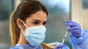 Βρετανία-Υπουργός Υγείας: «Ασφαλές το εμβόλιο της AstraZeneca»