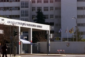 Πέθανε ο αστυνομικός που αυτοπυροβολήθηκε μέσα στην Τροχαία Αθηνών