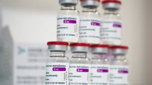Covid-19: Η Δανία παρατείνει για τρεις εβδομάδες την αναστολή της χρήσης του εμβολίου της AstraZeneca