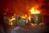 Θεσσαλονίκη: Φωτιές σε κάδους στην Άνω Πόλη